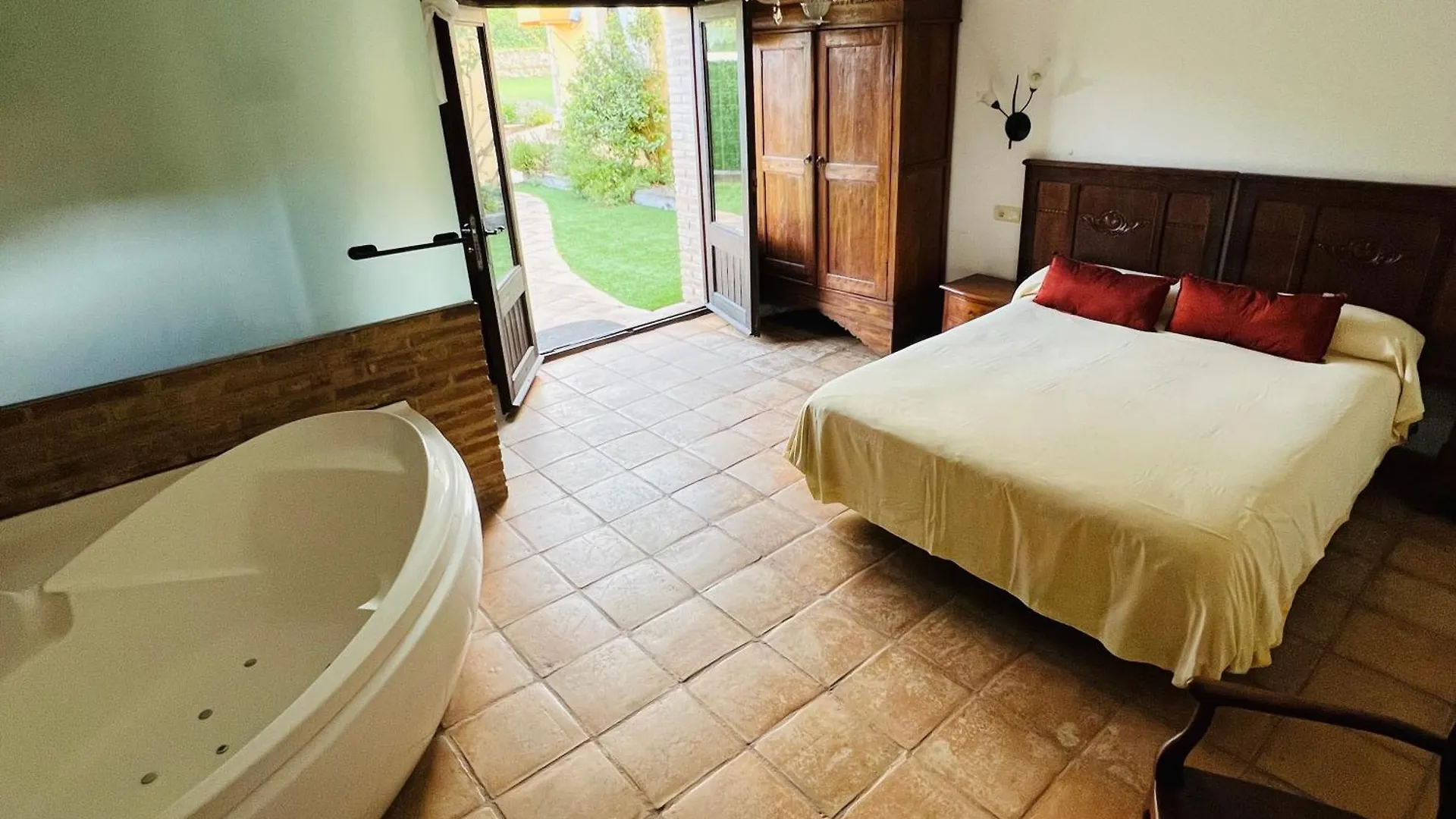 シャレー Montrás Casa Mas Molines Con Piscina Jacuzzi Y Barbacoasヴィラ